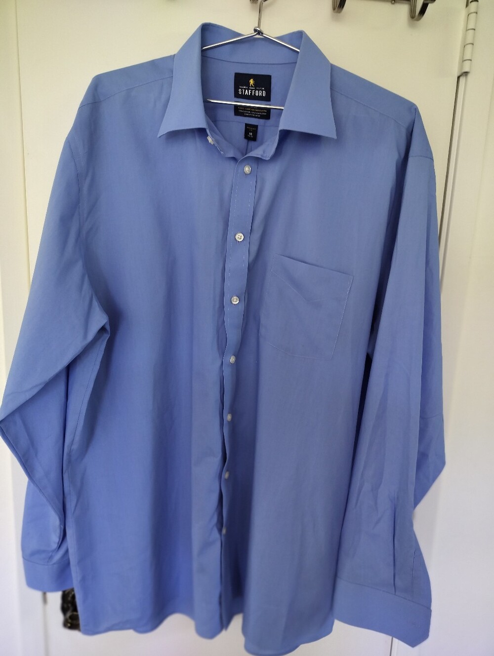 Stafford Men's Blue Dress Shirt  Travel EasyCare Broadcloth Size 18 (36/37)